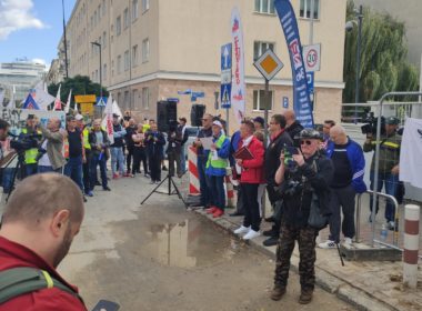 obraz dla wpisu: Manifestacja pracowników BEKO